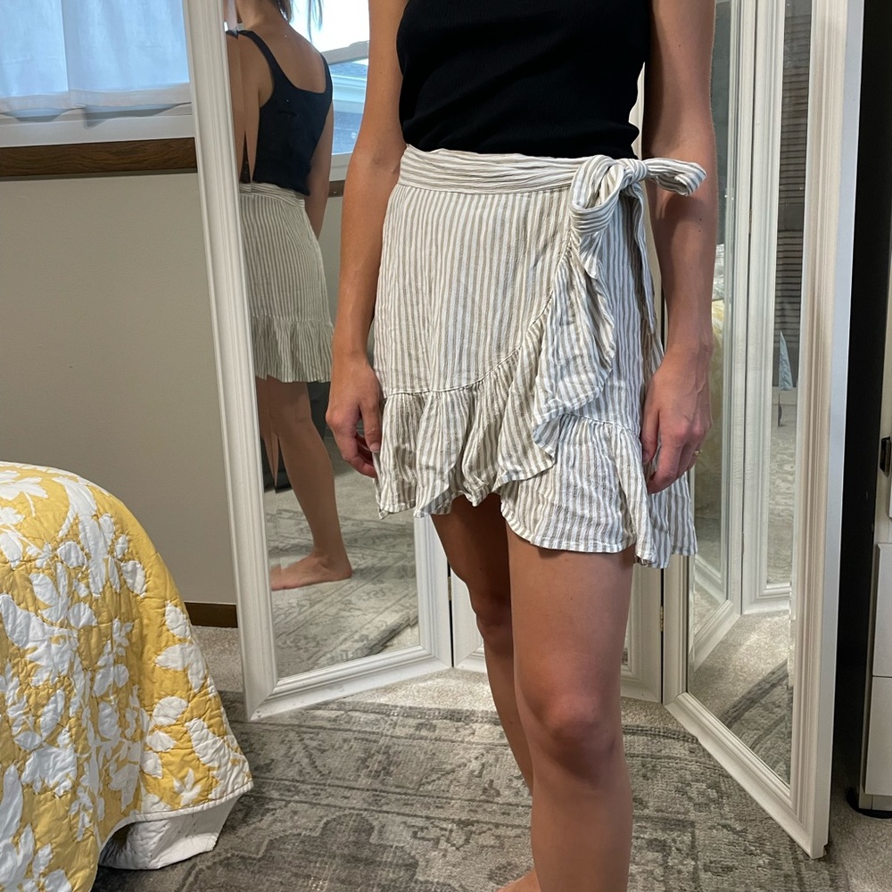 Elan Tan/White Wrap Skirt adjustable size S